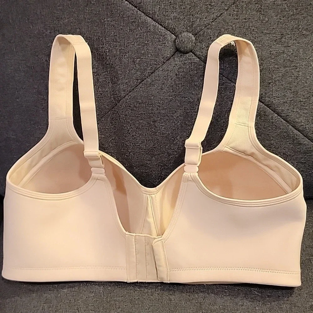 Vanity Fair Wireless Supportive Medium Impact Sports Bra Size 38DD - Picture 2 of 6